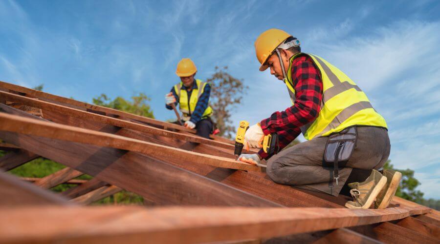 Professional residential roofers in Struthers, OH